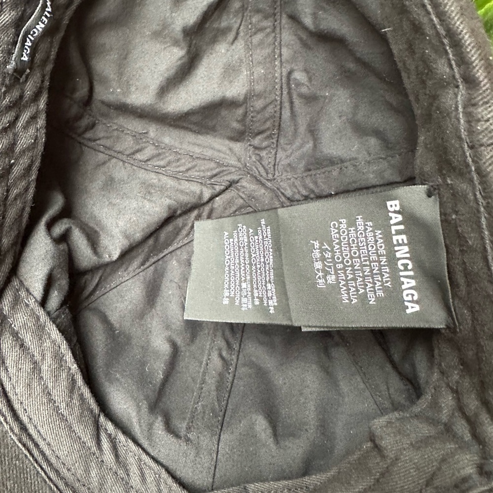 Balenciaga cap.
No fade.
Found it on resale.
No dust bag or receipt. - Picture 7 of 7